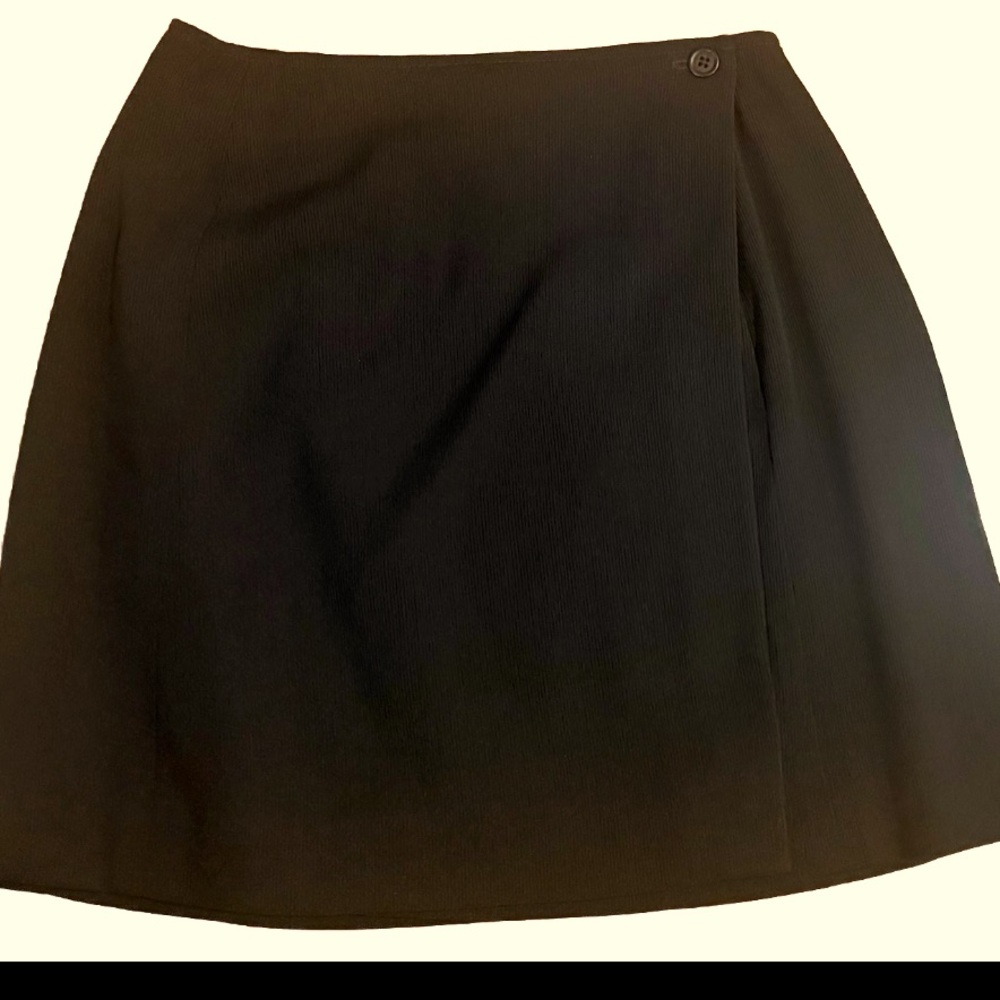 Garfield & Marks Black Textured Wrap Mini Skirt Size 0